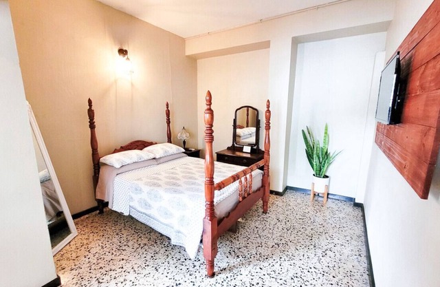 Cozy Aparment with Wi-Fi, Free Parking and AC