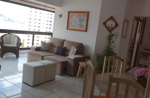 Cozy apartment overlooking the sea