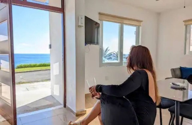 Cozy Apt: Wake to Ocean Waves/Jetted Tub