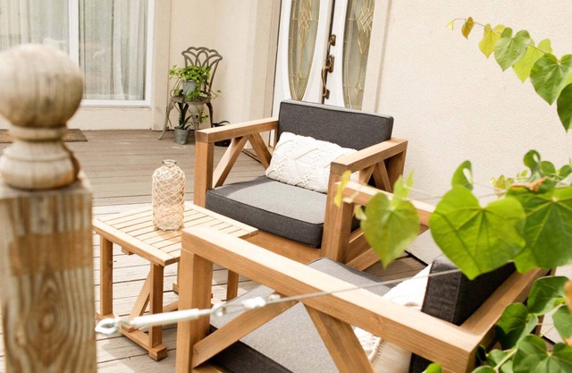 Cozy Artists relaxing 5 bedroom + hot tub, sleeps 16+, Erie PA