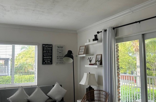 Cozy Beach Apartment in Key Biscayne —5 min walk to Beach