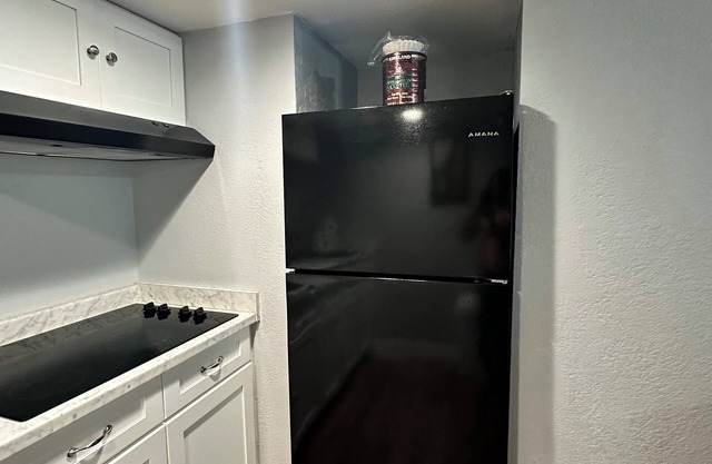 Cozy BR Apt near Sea World, Lackland AFB, and great shopping.