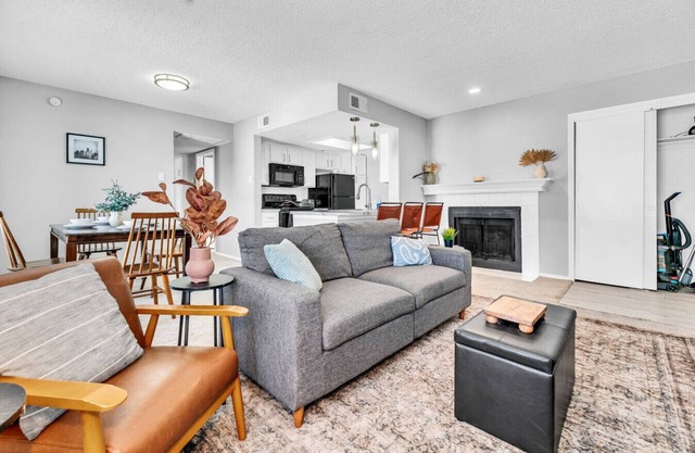 Cozy Brand New Studio · 1 Bath + Gym 604
