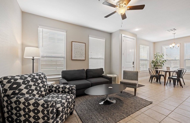 Cozy & Budget Friendly 3/2.5 Townhouse with a Private Yard in East Georgetown!