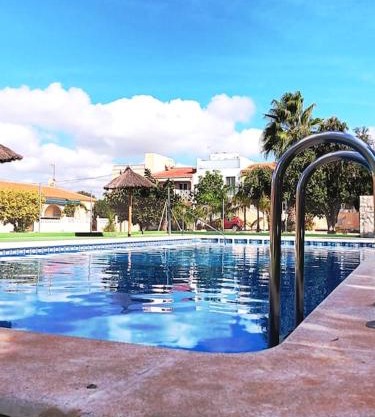 Cozy Bungalow with a Pool and not far from a BEAUTIFUL beach