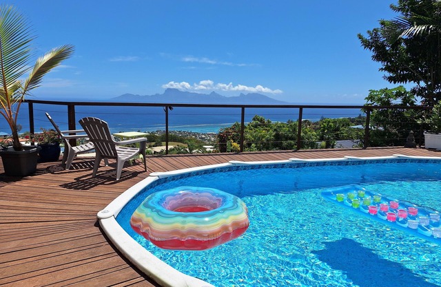 Cozy bungalow with exceptional ocean and Moorea views