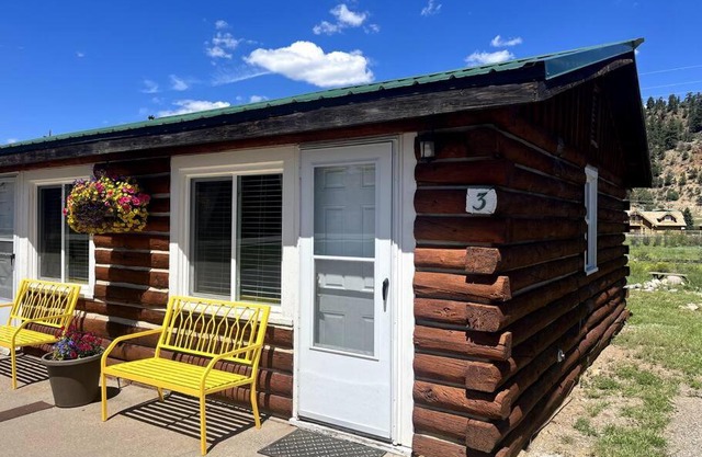 Cozy cabin #3 at Aspen Ridge Cabins