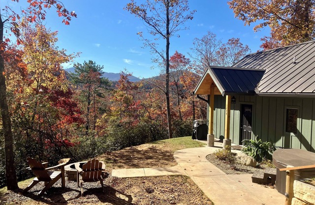 Cozy Cabin; no hurricane damage; we would love your support!