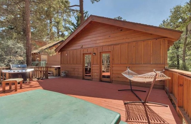 Cozy Cabin-Peaceful and Centrally Located-2bedroom1bath