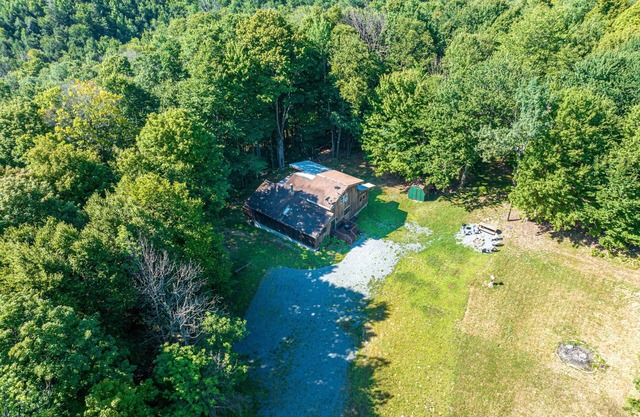 Cozy cabin up in the mountain when you need a getaway!