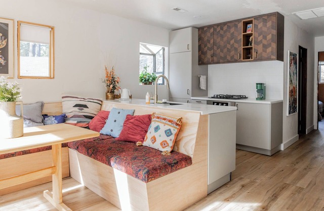 Cozy cabin with modern amenities