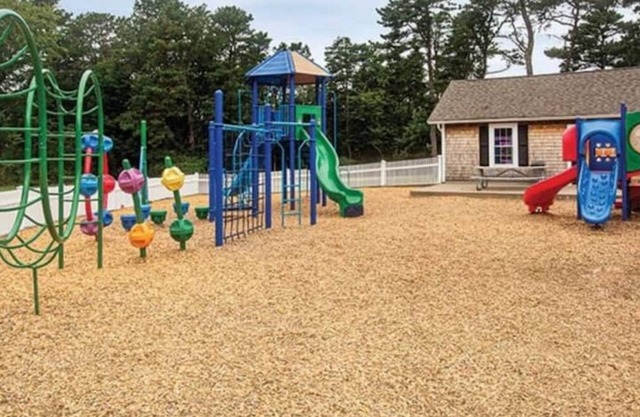 Cozy Cape Cod Cabin Pond, Pool & Pet-Friendly