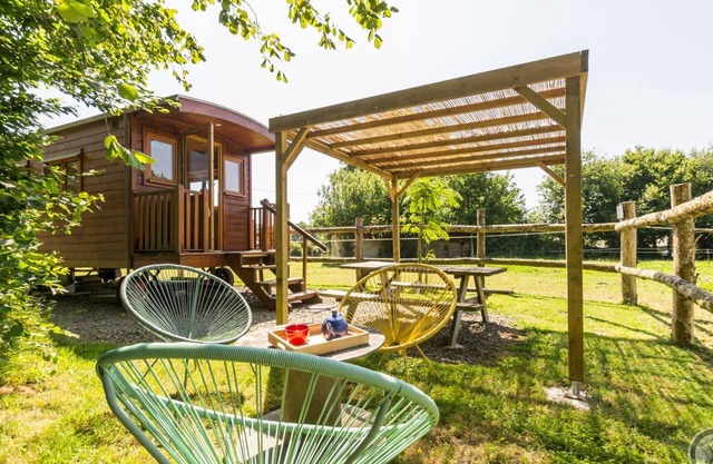 Cozy caravan in nature with wifi and close to horses
