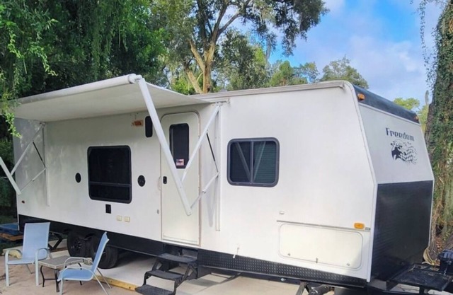 Cozy caravan or RV in wonderful Jacksonville with WiFi, AC