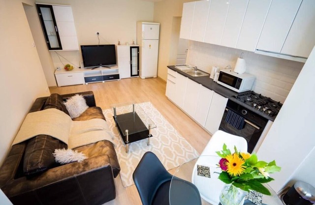 Cozy & Central Stay at Urban Haven Apartment, Suceava – Your Home Away from Home
