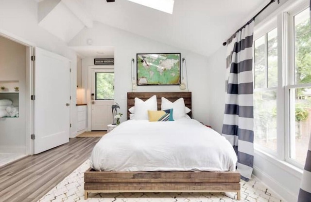 Cozy & Chic Haven w/spacious deck and gym access. Walk to East Atlanta Village!