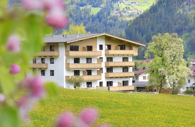Cozy, comfortable apartment in a sunny, quiet location with magnificent panoramic views