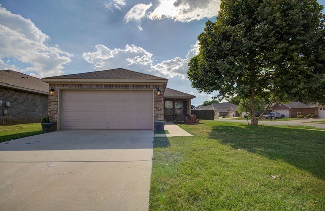 Cozy Corner <7 miles from Toyota Field and Redstone Arsenal - family-friendly!