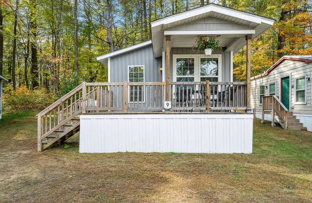 Cozy Cottage at Lake George Campsites!