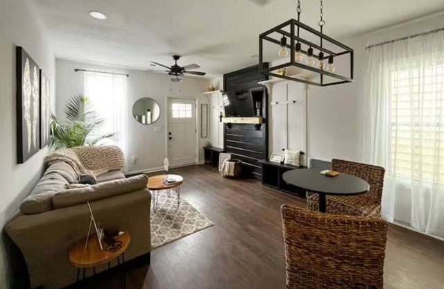 ✨COZY Cottage Meets Convenience w/ON SITE PARKING🔥