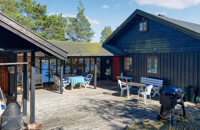 Cozy cottage on the island of Gumøy with its own beach.