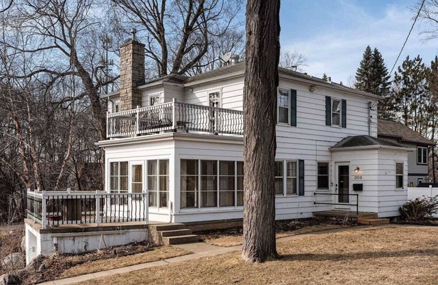 Cozy Cottage/Porch/Firepit Only 15min from Dt MPLS