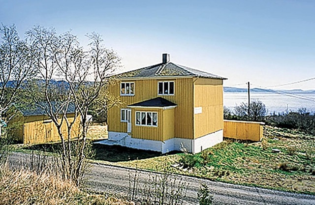 Cozy cottage with large garden and in the middle of the fishing area.
