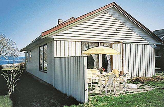 Cozy cottage with large garden and in the middle of the fishing area.