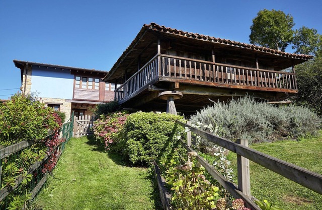 Cozy Cottage with Pool & Terrace