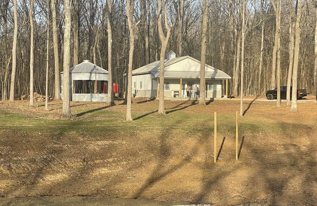 Cozy Country Getaway Cabin Barndominium on 115 wooded acres