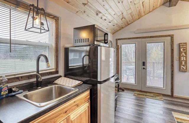 Cozy Creekside Retreat in the Black Hills