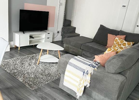 Cozy Cribs near Zipworld, Dare Valley Bike Park, Pen-y-fan & Four Waterfalls Walk