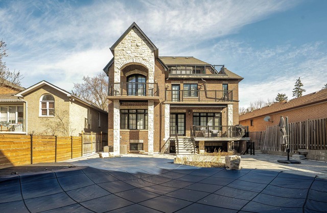 COZY CUSTOM MANSION 2 BEDROOM APARTMENT. QUIET FAMILY FRIENDLY NEIGHBORHOOD
