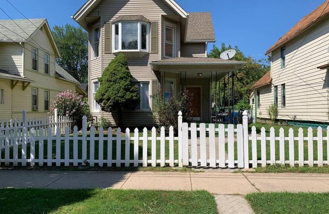 Cozy Daisy 2 Bedrooms With Patio, Wi-Fi, Parking & Self Check In