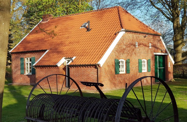 Cozy, detached vacation home with fireplace