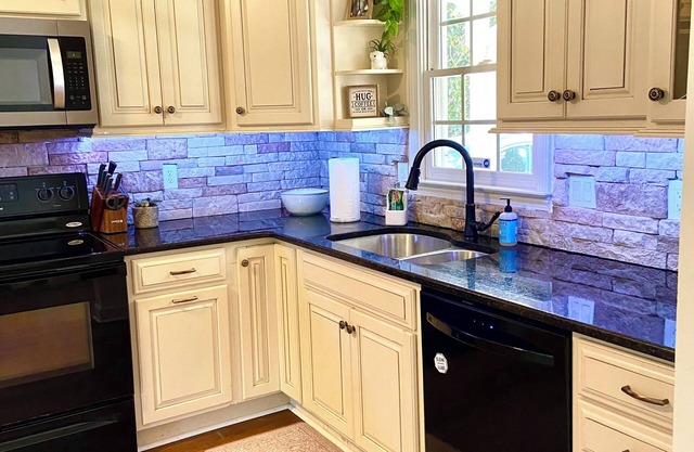 Cozy dog friendly Wake Forest Home close to Joyner Park and Downtown Wake Forest