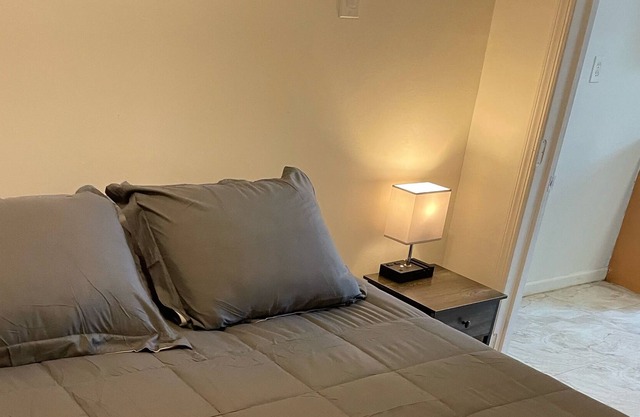 Cozy + Economical + Convenient Commute into NYC 3