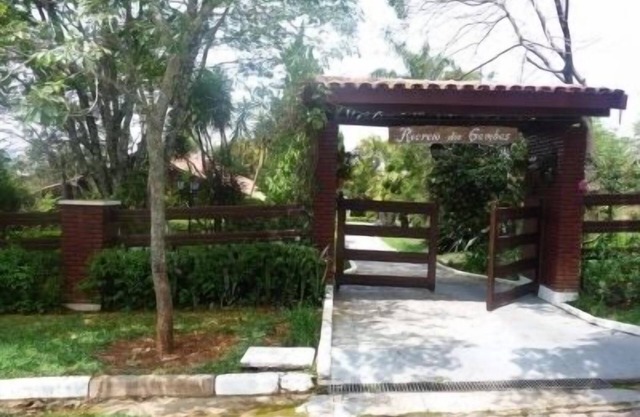 Cozy farmhouse in gated community, with complete leisure structure