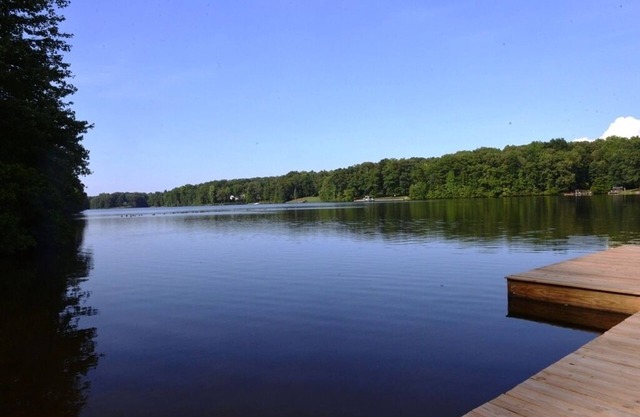 Cozy Get-A-Way in Neighborhood On 3 Lakes, With Fishing Docks, Firepit, Kayaks