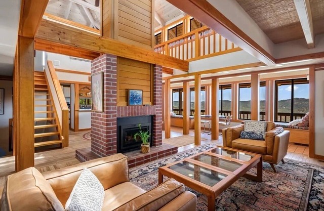 Cozy Getaway Ranch House and Estate by Yosemite