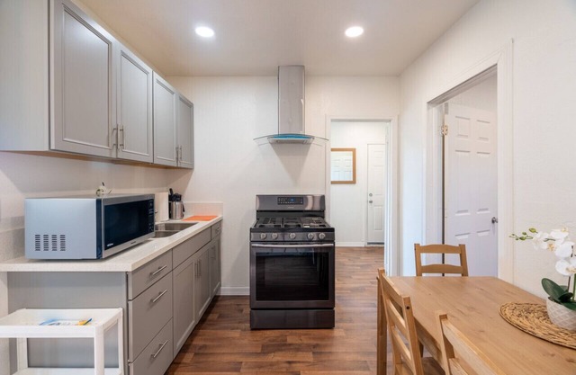 Cozy Guest Home! 2bd, 1bath.