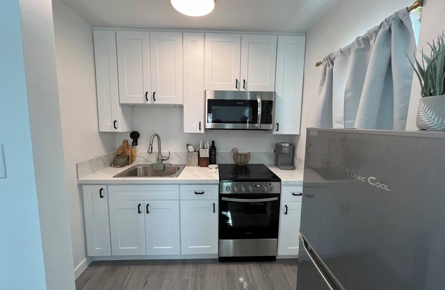 Cozy guest suite w/kitchen & patio - great location- Disney-Beaches-DTLA-Uptown