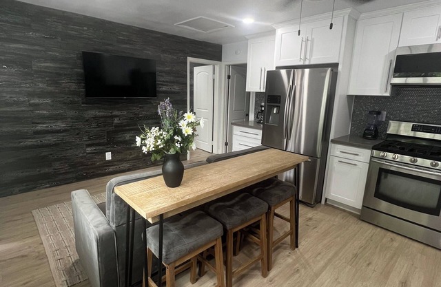 Cozy Guesthouse w/Full Kitchen in Oxnard