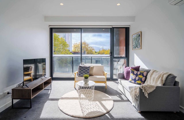 Cozy Hawthorn Apt: Near Swinburne & Glenferrie Rd