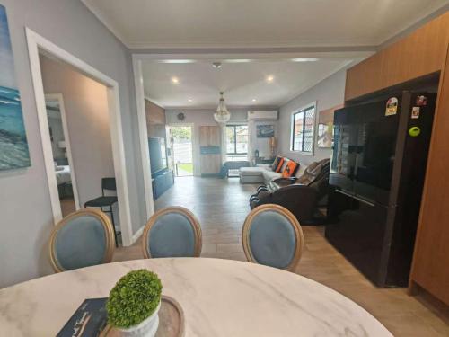COZY Holiday House just 15 mins from Brisbane City next to Train Station