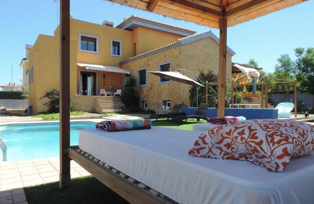 Cozy home in a quiet area near the sea with FREE WIFI