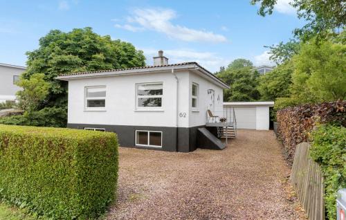 Cozy Home In Allinge With Wifi