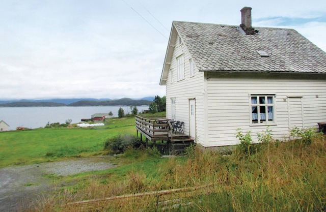 Cozy home in Bjoa with kitchen