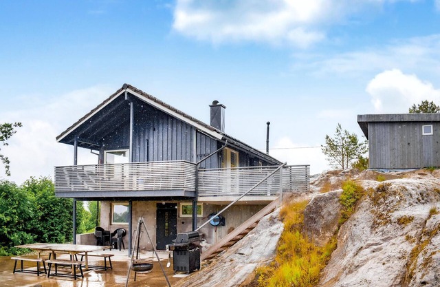 Cozy home in Bjoa with WiFi