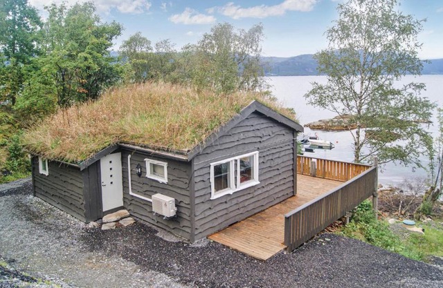 Cozy Home In Brekke With Wifi